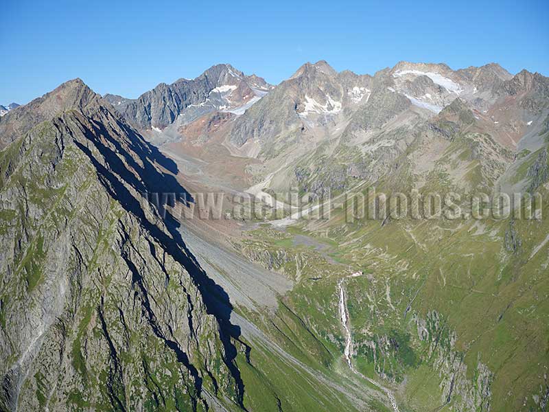 AERIAL VIEW photo of Falbesoner Waterfall, Tyrol, Austria. LUFTAUFNAHME luftbild, Tirol, Österreich.