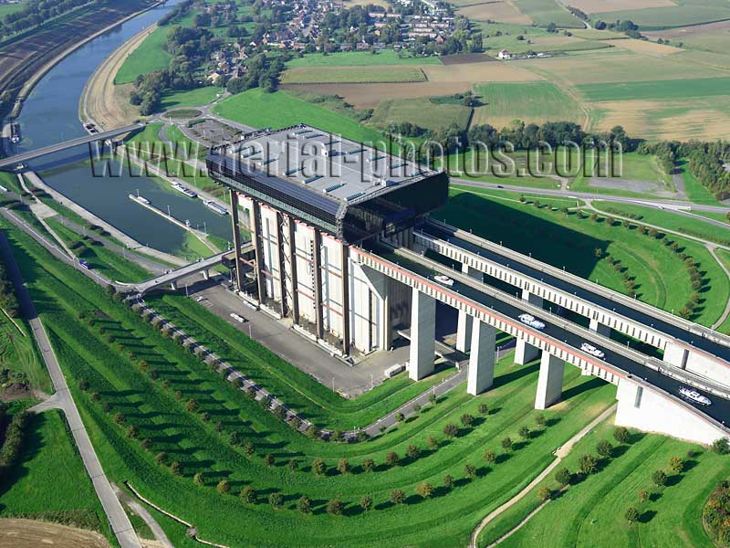 AERIAL VIEW photo of a boat lift, Strépy-Thieu, Province of Hainaut, Wallonia, Belgium. VUE AERIENNE ascenseur à bateaux, Wallonie, Belgique.