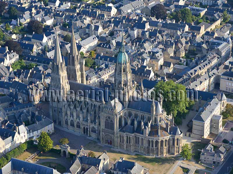 AERIAL VIEW photo of a cathedral, Bayeux, Normandy, France. VUE AERIENNE cathédrale.