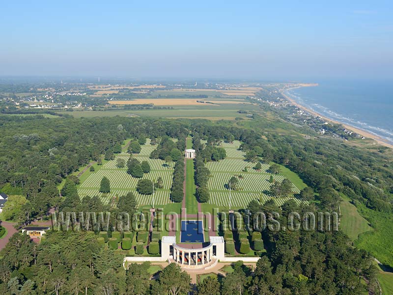AERIAL VIEW photo of the American cemetery and memorial, Colleville-sur-Mer, Normandy, France. VUE AERIENNE cimetière Américain, Normandie.