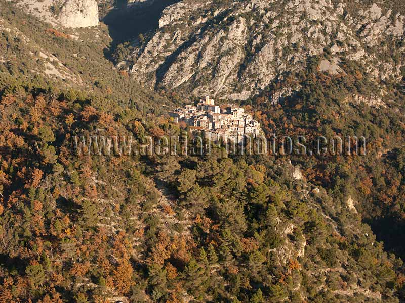 AERIAL VIEW photo of an hilltop town, Peillon, French Riviera, France. VUE AERIENNE village médiéval perché, Côte d'Azur.