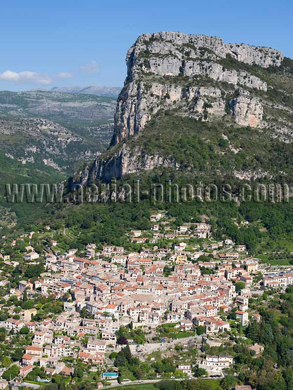 AERIAL VIEW photo of hilltop town, Saint-Jeannet, French Riviera, France. VUE AERIENNE village médiéval perché, Côte d'Azur.