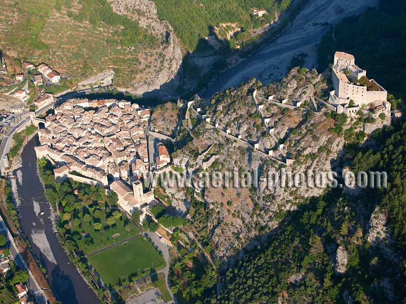 AERIAL VIEW photo of a citadel, Entrevaux, French Alps, France. VUE AERIENNE citadelle, Alpes françaises, France.
