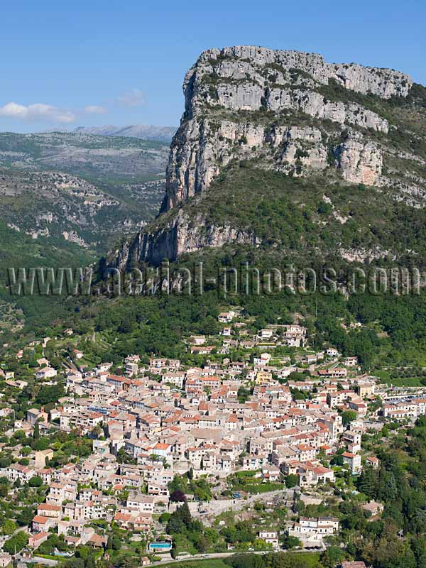 Aerial photo of Saint-Jeannet, a village at the foot of a massive cliff on the French Riviera. Vue aérienne.