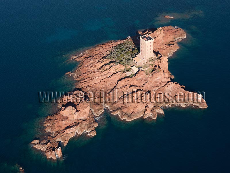 Aerial view, island, Ile d'Or, Cap Dramont, Estérel Massif, Var, French Riviera, France. VUE AERIENNE Côte d'Azur.