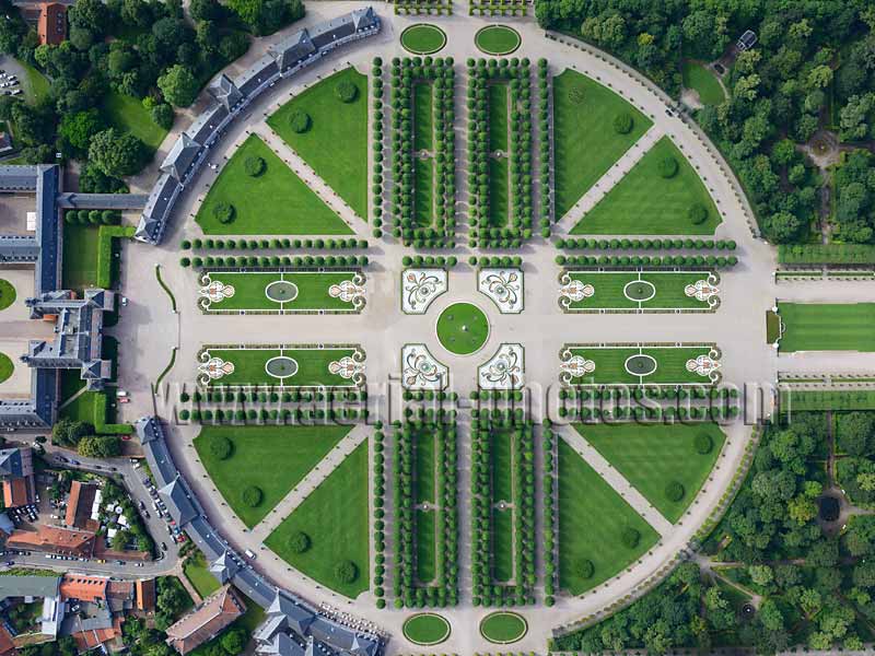 AERIAL VIEW photo of Schwetzingen Palace, Baden-Württemberg, Germany. LUFTAUFNAHME luftbild, Schloss Schwetzingen, Deutschland.