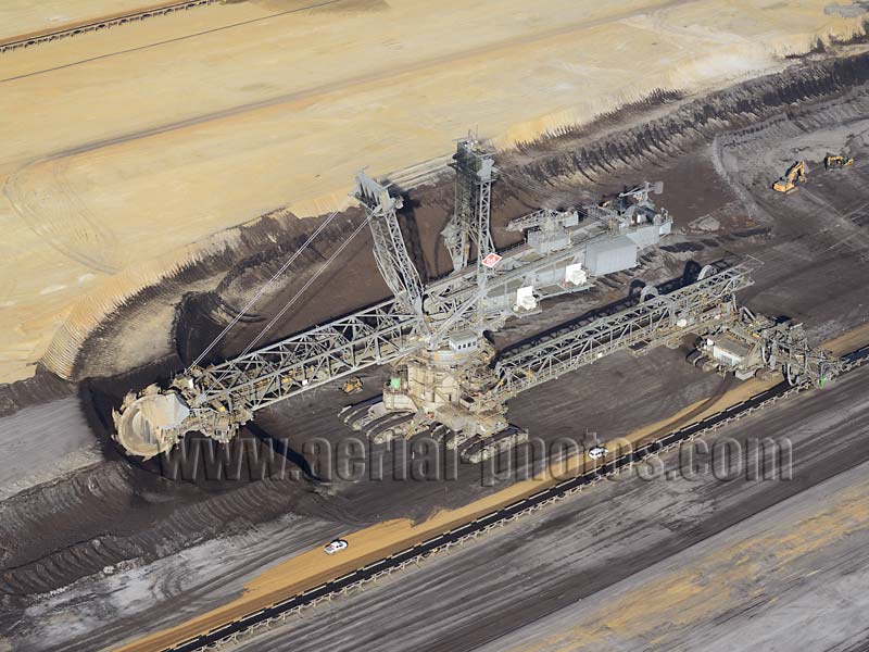 AERIAL VIEW photo of bucket-wheel excavator, Garzweiler coal mine, North Rhine-Westphalia, Germany. LUFTAUFNAHME luftbild, schaufelradbagger, Tagebau, Nordrhein-Westfalen, Deutschland.