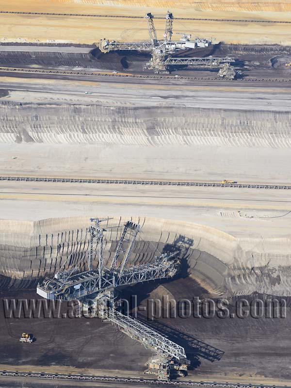 AERIAL VIEW photo of bucket-wheel excavator, Garzweiler coal mine, North Rhine-Westphalia, Germany. LUFTAUFNAHME luftbild, schaufelradbagger, Tagebau, Nordrhein-Westfalen, Deutschland.