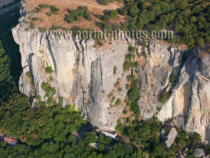 AERIAL VIEW photo of Pietra di Bismantova, Castelnovo ne' Monti, Emilia-Romagna, Italy. VEDUTA AEREA foto, Italia.