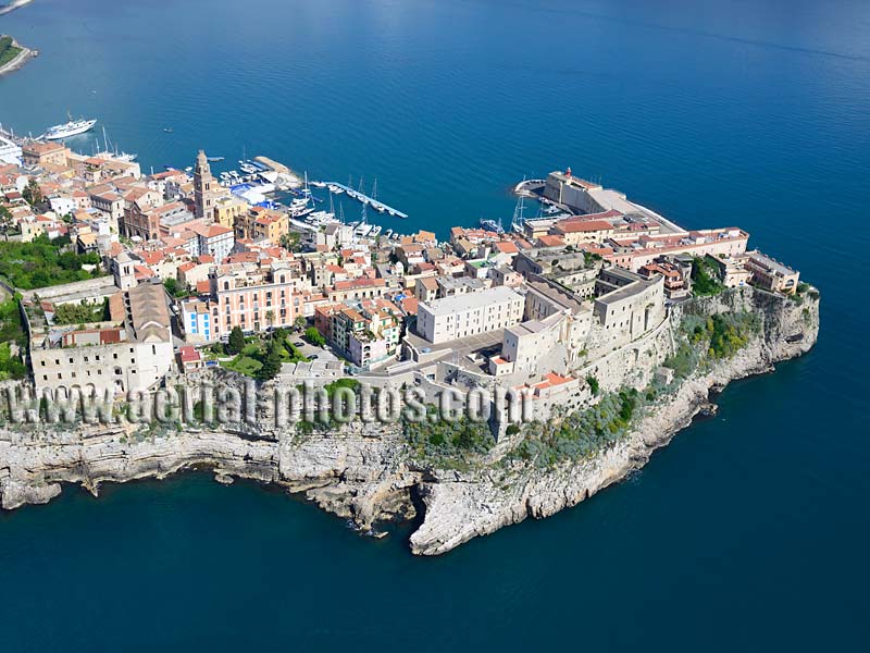 AERIAL VIEW photo of the Old Town, Gaeta, Lazio, Italy. VEDUTA AEREA foto, Città Vecchia, Italia.