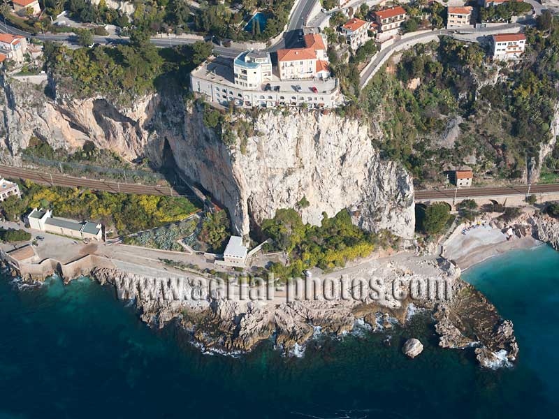 AERIAL VIEW photo of an international border, Ventimiglia, Italy and Menton, France. VEDUTA AEREA foto, confine internazionale, Italia e Francia.