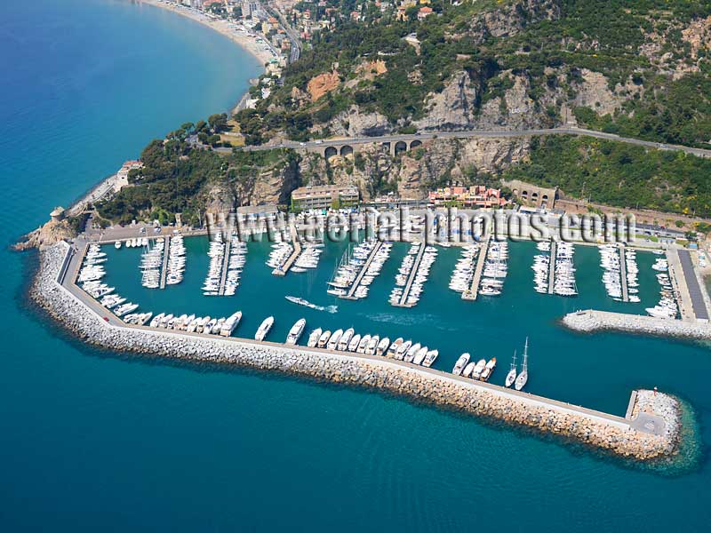 AERIAL VIEW of Alassio marina, Liguria, Italy. VEDUTA AEREA foto, Italia.