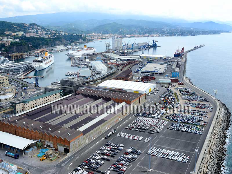 AERIAL VIEW of the harbor of Savona, Liguria, Italy. VEDUTA AEREA foto, Porto, Italia.