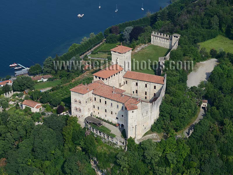 Aerial view, Rocca Borromeo di Angera castle, Lake Maggiore, Lombardy, Italy. VEDUTA AEREA foto.