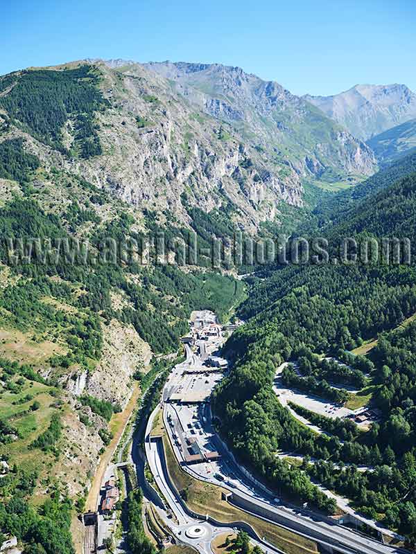 Aerial view of Pavone Castle, Piedmont, Italy. VEDUTA AEREA foto.