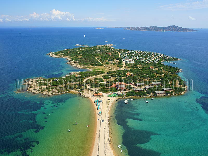 AERIAL VIEW photo of Gabbiani Island and its tombolo, Sardinia, Italy. VEDUTA AEREA foto, Isola dei Gabbiani, Sardegna, Italia.