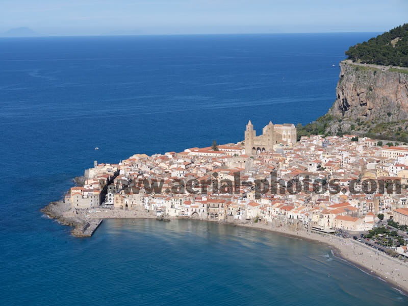 AERIAL VIEW photo of Cefalu, Sicily, Italy. VEDUTA AEREA foto, Sicilia, Italia.