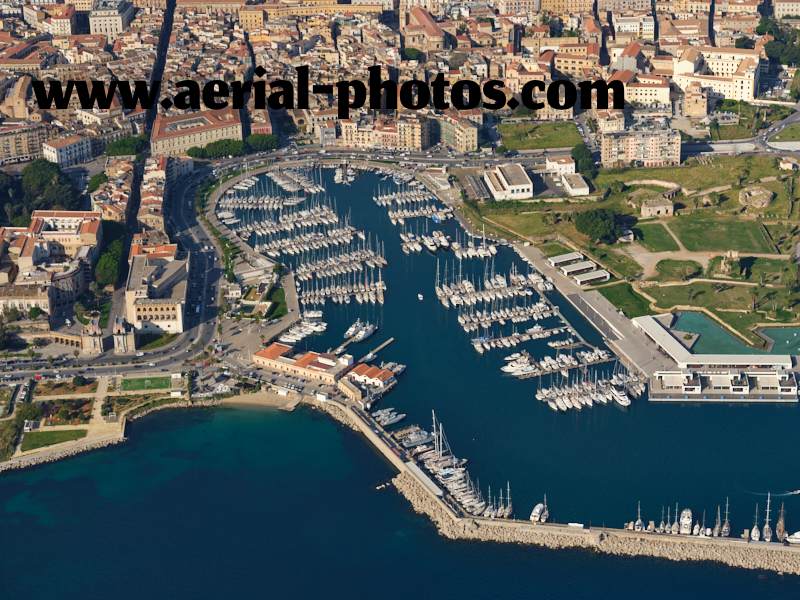 Aerial view, Marina La Cala and the ferry terminals of Palermo, Sicily, Italy. VEDUTA AEREA foto, Sicilia, Italia.