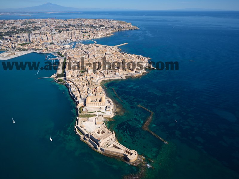 AERIAL VIEW of Ortygia Island, Sicily, Italy. VEDUTA AEREA foto, Sicilia, Italia.