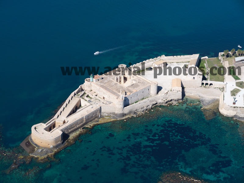 AERIAL VIEW of Maniace Castle, Ortygia Island, Sicily, Italy. VEDUTA AEREA foto, Sicilia, Italia.