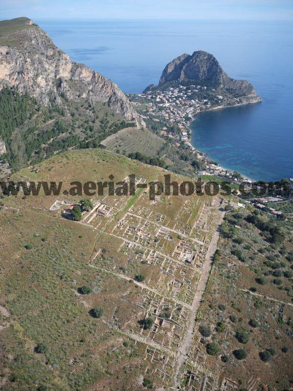 AERIAL VIEW of an archeological site in Solunto, Sicily, Italy. VEDUTA AEREA foto, Sicilia, Italia.