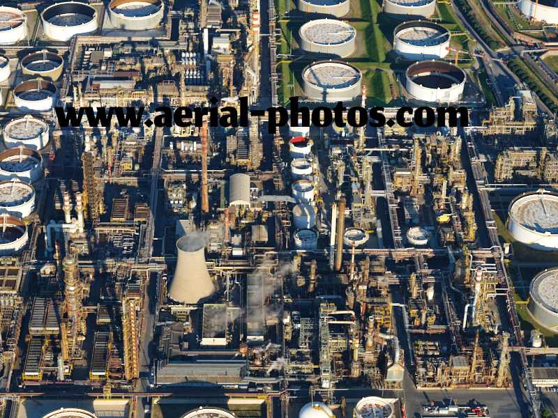 AERIAL VIEW of a refinery in Milazzo, Sicily, Italy. VEDUTA AEREA foto, Sicilia, Italia.