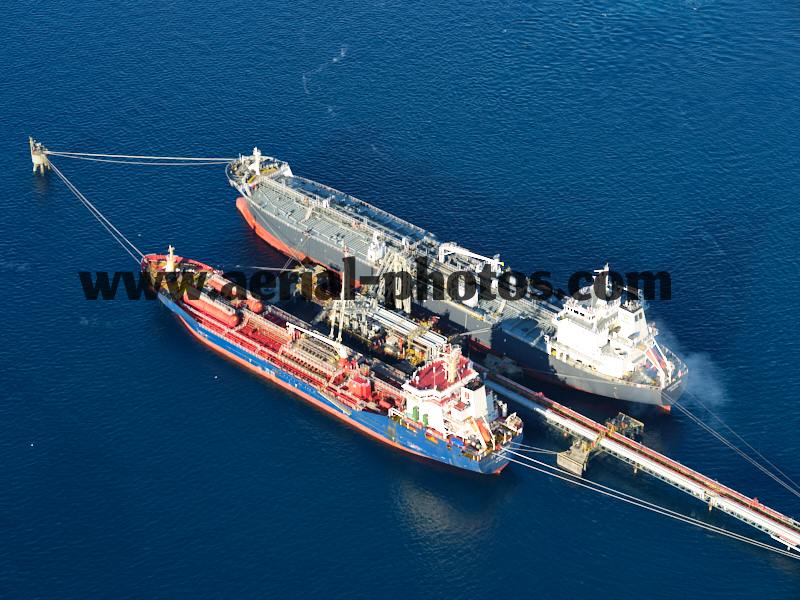 AERIAL VIEW of oil tankers at the Milazzo Refinery, Sicily, Italy. VEDUTA AEREA foto, Sicilia, Italia.