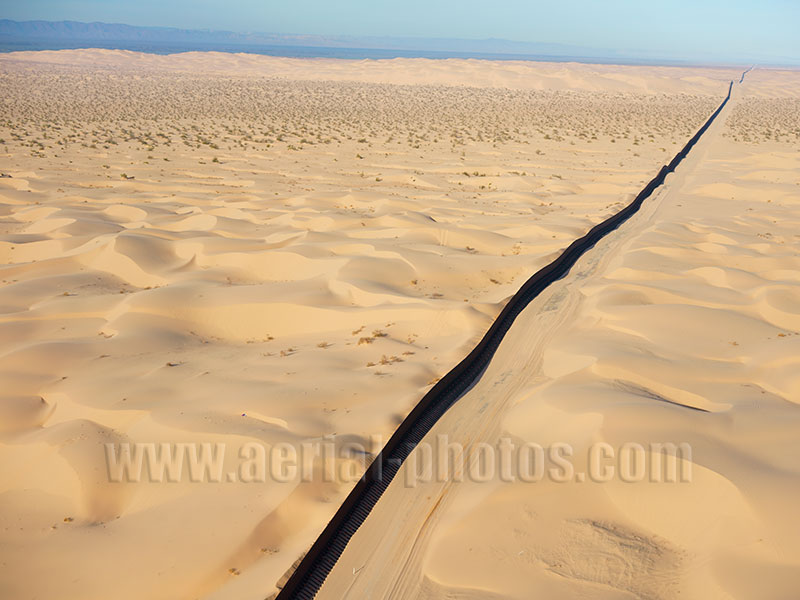 AERIAL VIEW photos of Algodones Dunes, Sonoran Desert, Baja California, Mexico. VISTA AEREA foto, Desierto de Sonora, México.