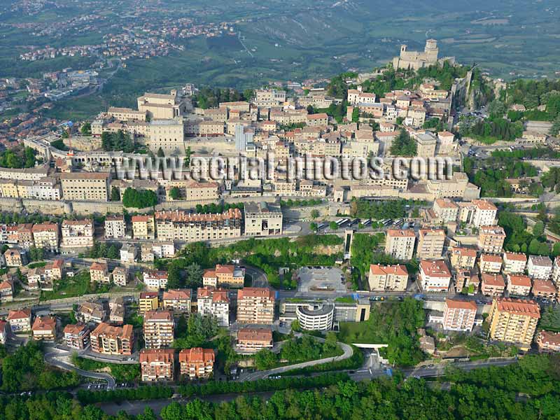 Veduta aerea: città vecchia. Repubblica di San Marino AERIAL VIEW photo of the Old Town, Republic of San Marino. VEDUTA AEREA foto, città vecchia, Repubblica di San Marino.