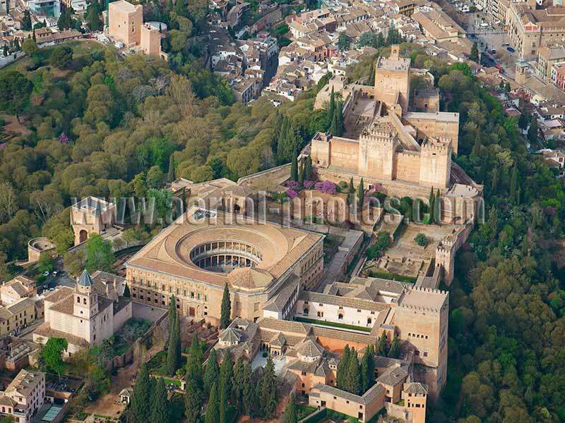 Vista aerea: Alhambra, Granada, Andalucia, España. AERIAL VIEW photo of the Alhambra in Granada, Andalusia, Spain. VISTA AEREA Andalucia, España.