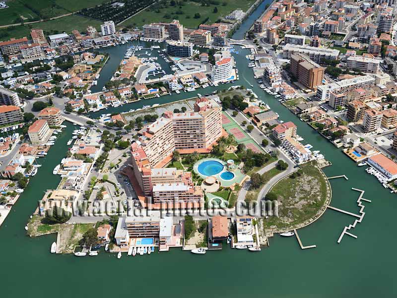 AERIAL VIEW photo of a marina, Roses, Costa Brava, Catalonia, Spain. VISTA AEREA, Cataluña, España.